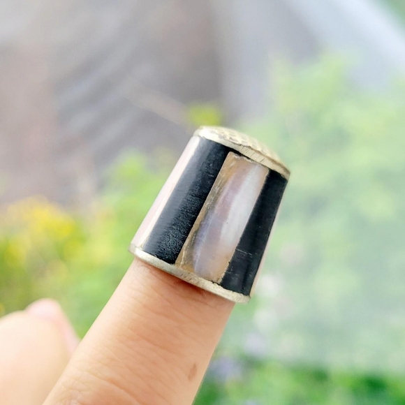 Vintage Abalone Mother of Pearl Thimble - Picture 4 of 7